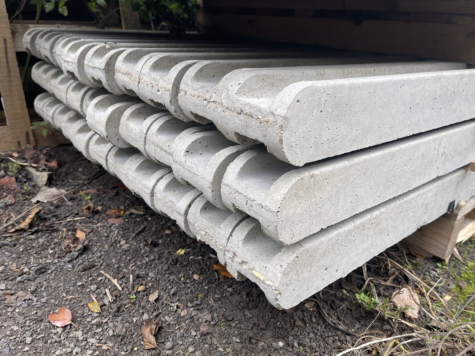 Round Top Slotted Concrete Posts